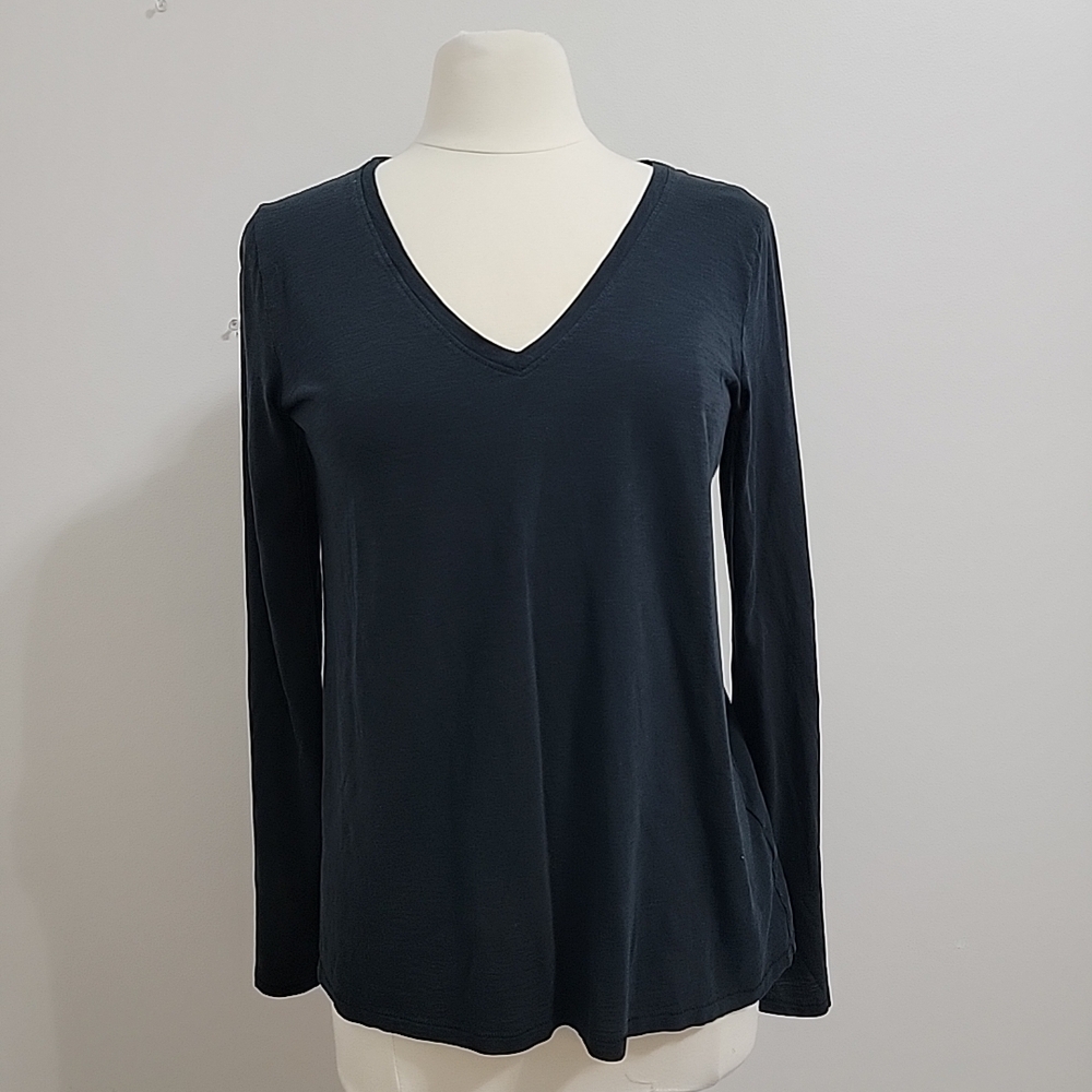 Lilly Pulitzer long sleeve Top Size medium, Black, V-Neck